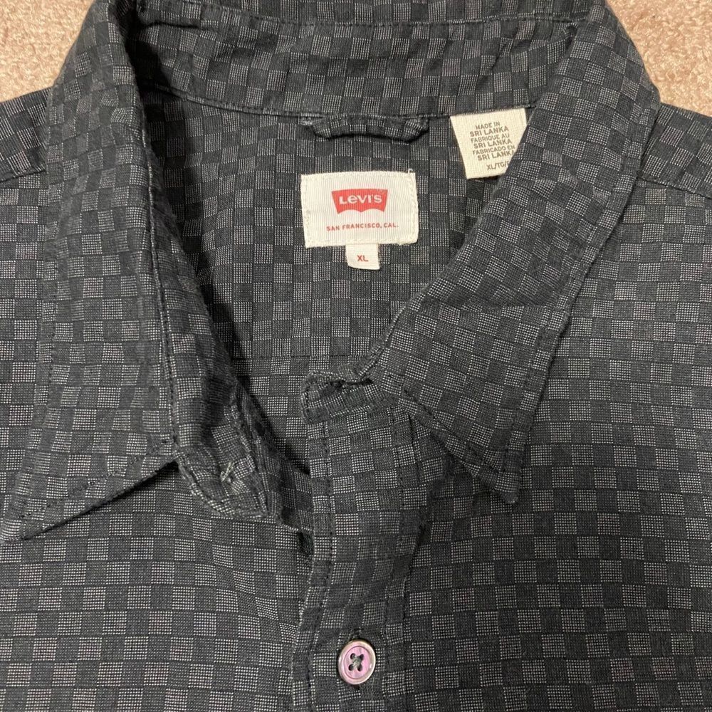Levi’s Checkered Long Sleeve Button Up Top - Picture 3 of 4
